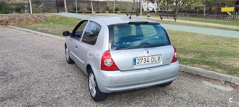 Gris / plata Usado 2005 Renault Clio II Berlina | 1900 € (Buen precio) - Imagen 1/4