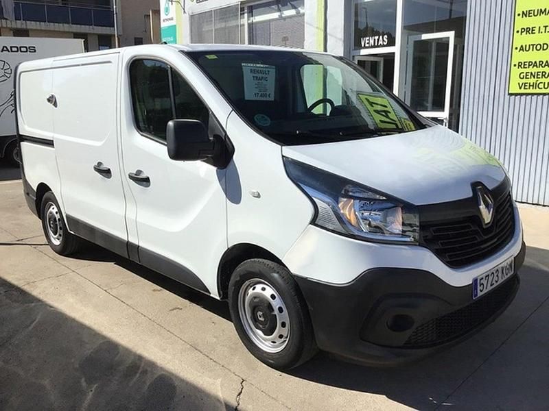 Usado Renault Trafic 120 CV (88 kW) 2017 Blanco Monovolumen