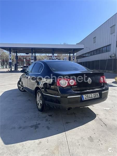Usado VW Passat Trendline 115 CV (84 kW) 2005 Negro Berlina