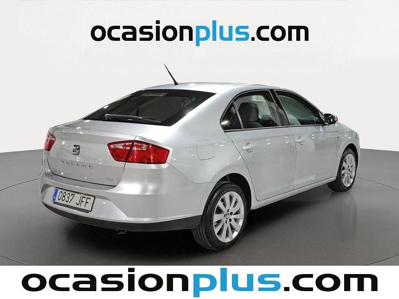 Usado Seat Toledo Style 105 CV (77 kW) 2015 Gris plata Utilitario