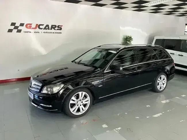 Usado Mercedes C220 170 CV (125 kW) 2011 Negro Familiar