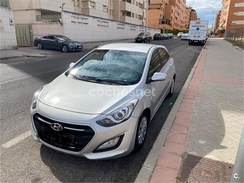Gris / plata Usado 2016 Hyundai i30 Berlina | 5400 € (Super precio) - Imagen 1/4