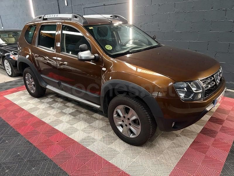 Usado Dacia Duster Lauréate 109 CV (80 kW) 2014 Marrón SUV