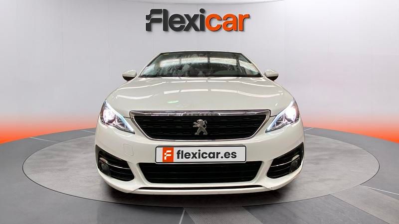 Usado Peugeot 308 Access 100 CV (73 kW) 2018 Blanco Berlina