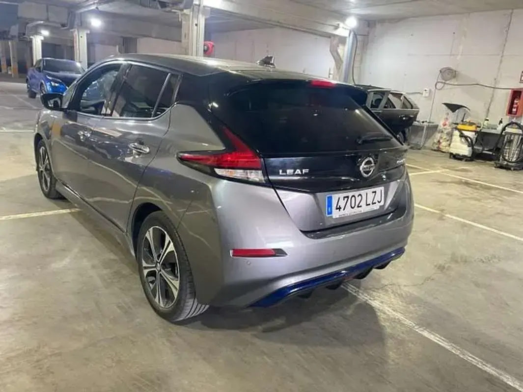 Usado Nissan Leaf N-Connecta 110 kW (150 CV) 2022 Gris Utilitario