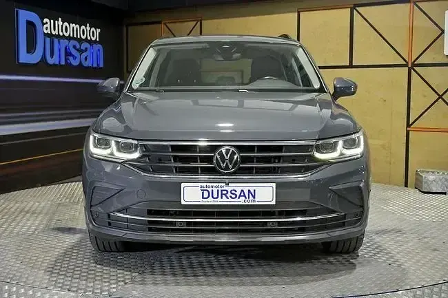Usado VW Tiguan Life 150 CV (110 kW) 2022 Gris SUV