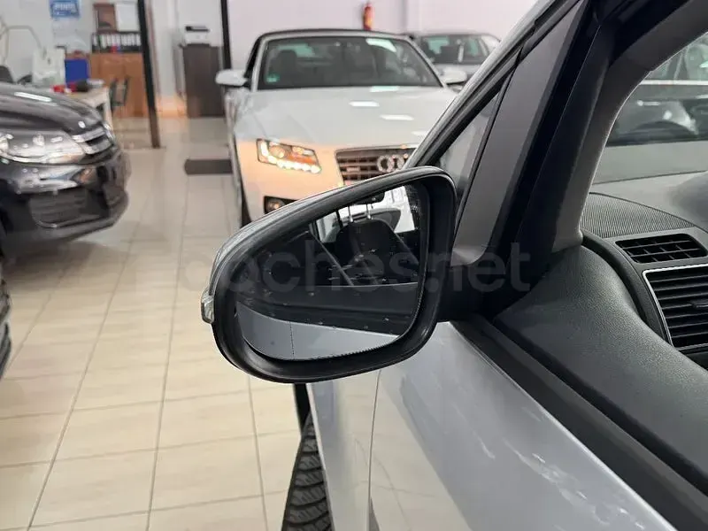 Usado VW Touran Advance 140 CV (102 kW) 2013 Gris / plata Monovolumen