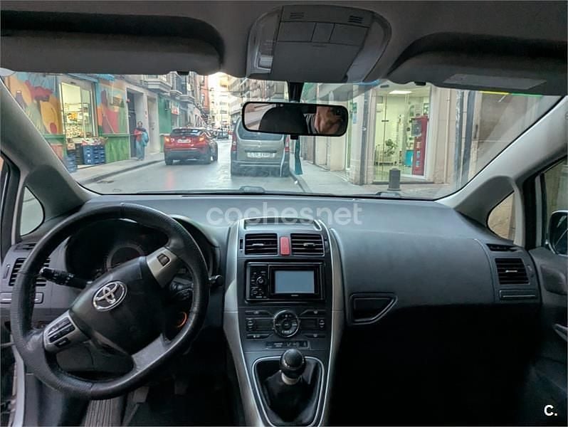 Usado Toyota Auris Active 126 CV (92 kW) 2011 Gris / plata Utilitario