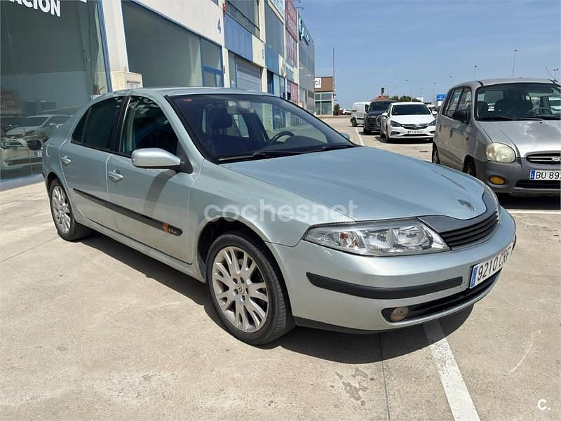 Usado Renault Laguna II Privilege 150 CV (110 kW) 2004 Gris / plata Berlina