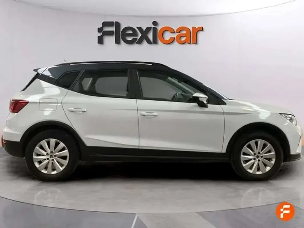 Usado Seat Arona Style 110 CV (80 kW) 2022 Blanco SUV