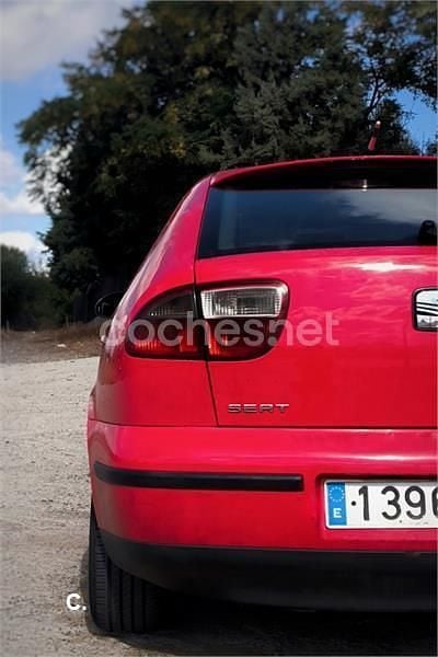 Usado Seat Leon Stella 110 CV (80 kW) 2004 Rojo Berlina