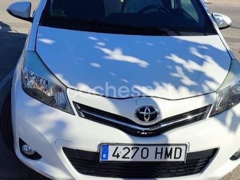 Blanco Usado 2012 Toyota Yaris City Berlina | 6000 € (Precio justo) - Imagen 1/3