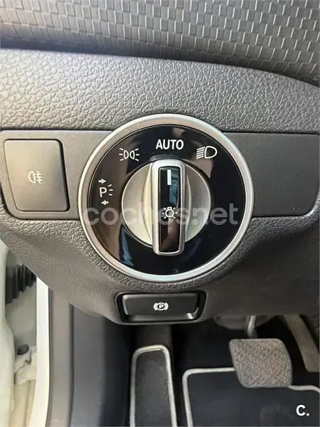 Usado Mercedes A180 Urban 109 CV (80 kW) 2015 Blanco Utilitario