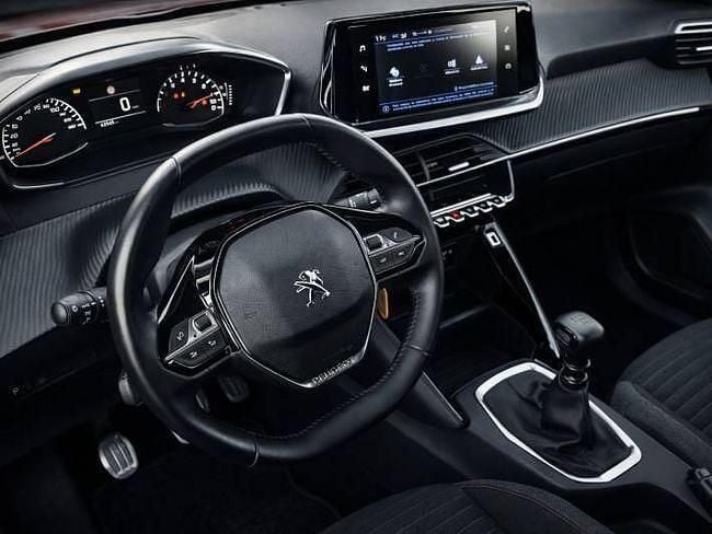 Usado Peugeot 208 Active 100 CV (73 kW) 2021 Rojo Utilitario