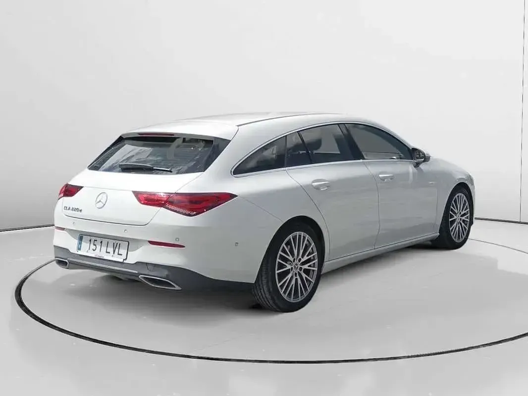 Usado Mercedes CLA220 Shooting Brake 190 CV (139 kW) 2021 Blanco Familiar
