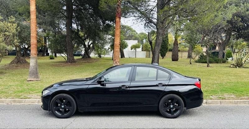 Usado BMW 318 Comfort Edition 143 CV (105 kW) 2014 Negro Berlina