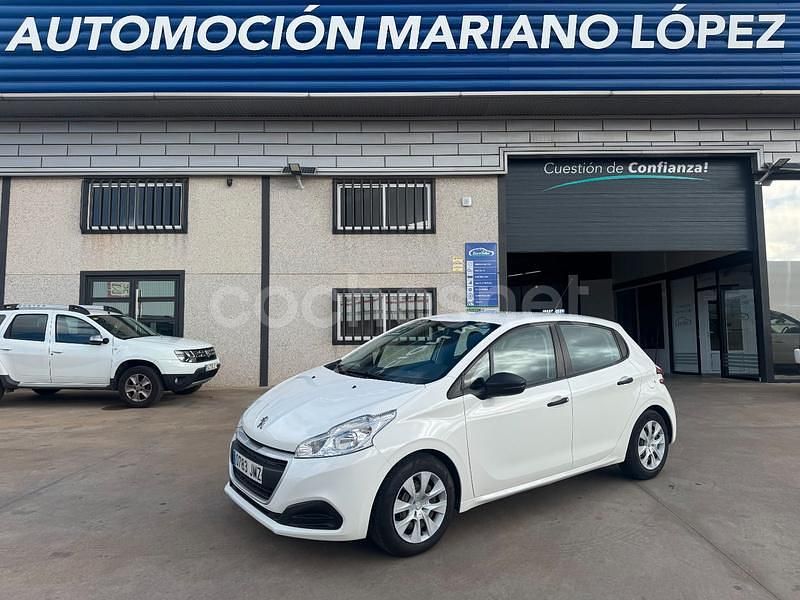 Blanco Usado 2016 Peugeot 208 Access Utilitario | 6500 € (Precio justo) - Imagen 1/4