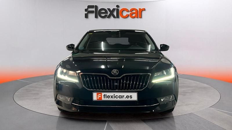 Usado Skoda Superb Style 190 CV (139 kW) 2018 Gris Berlina