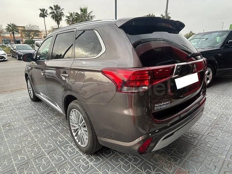Usado Mitsubishi Outlander P-HEV 224 CV (164 kW) 2020 Marrón SUV