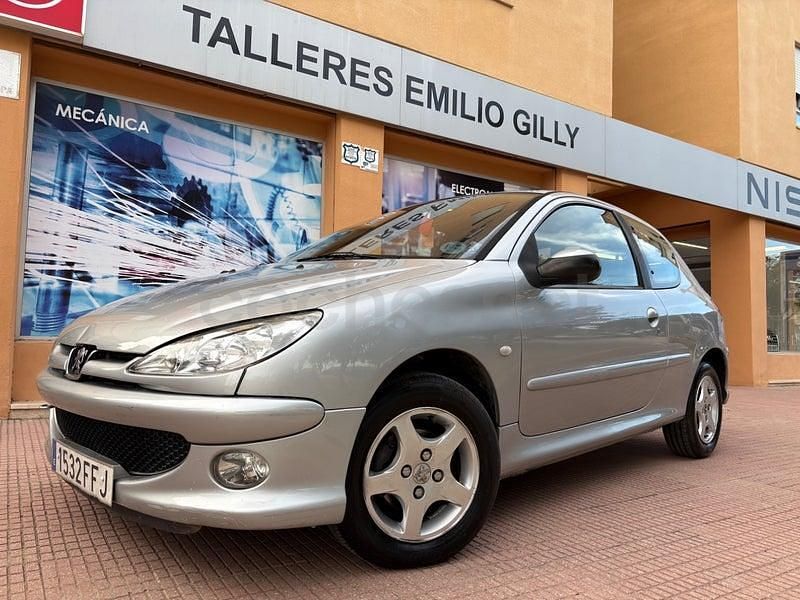 Usado Peugeot 206 75 CV (55 kW) 2006 Gris / plata Berlina