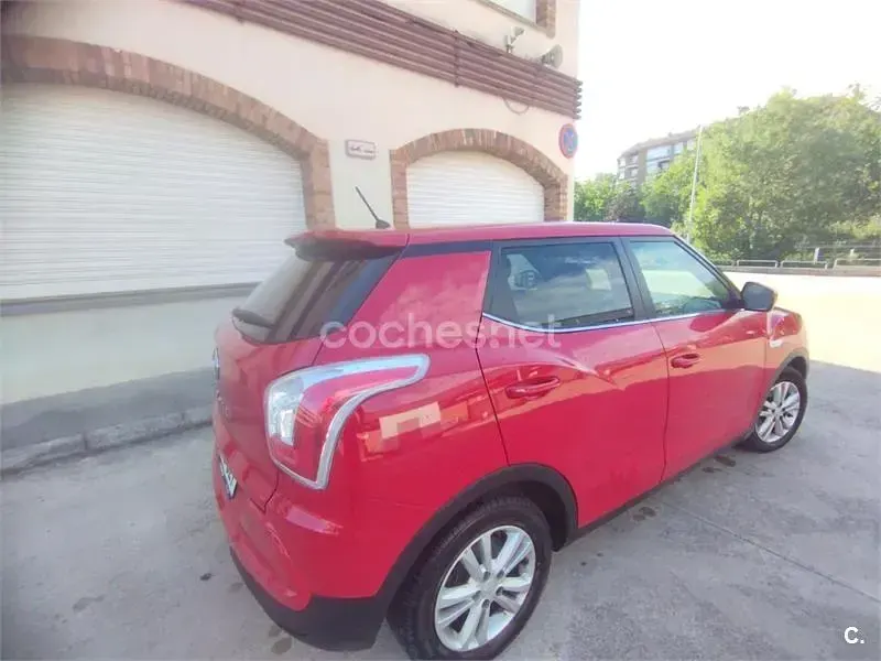Usado SsangYong Tivoli 115 CV (84 kW) 2017 Rojo SUV