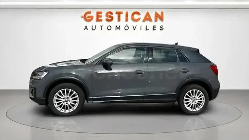 Usado Audi Q2 Design 116 CV (85 kW) 2020 Gris / plata SUV
