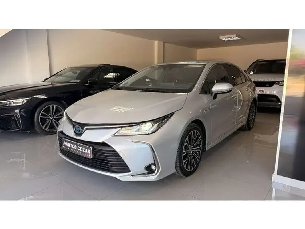 Usado Toyota Corolla Style 122 CV (89 kW) 2021 Gris Berlina