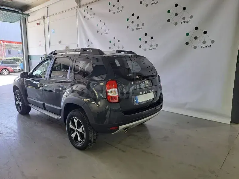 Usado Dacia Duster Lauréate 125 CV (91 kW) 2017 Negro SUV