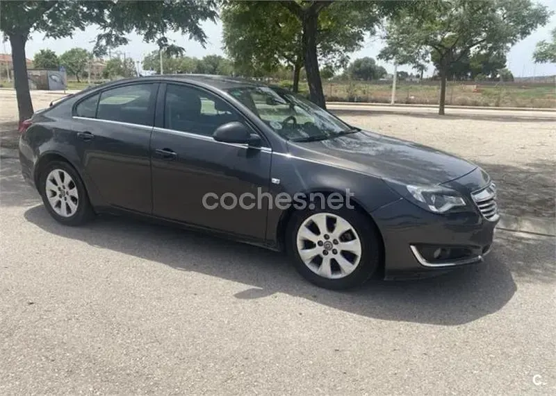 Usado Opel Insignia Business 120 CV (88 kW) 2013 Gris / plata Berlina