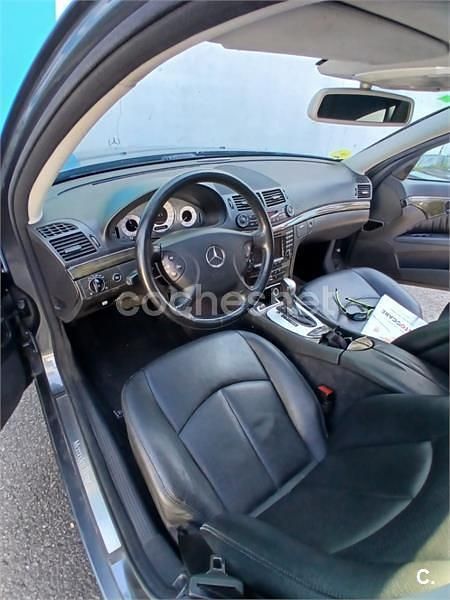 Usado Mercedes E320 Avantgarde 204 CV (150 kW) 2006 Gris / plata Berlina