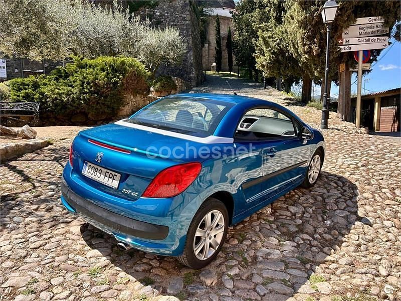 Usado Peugeot 207 CC 120 CV (88 kW) 2007 Azul Descapotable