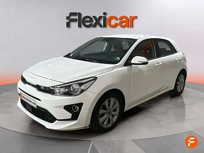 Usado Kia Rio 100 CV (73 kW) 2023 Blanco Berlina