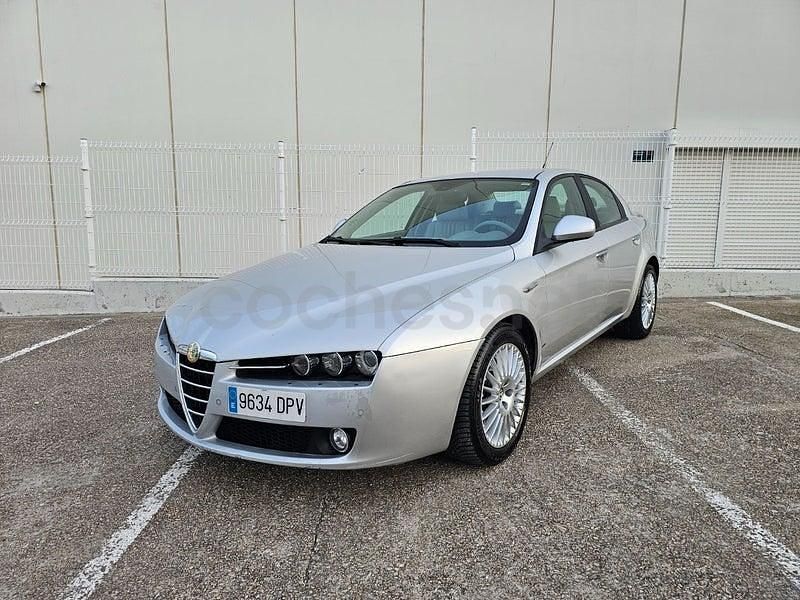 Usado Alfa Romeo 159 Distinctive 160 CV (117 kW) 2005 Gris / plata Berlina