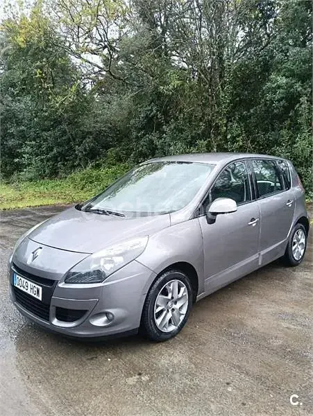 Usado Renault Scenic E-Tech 95 CV (69 kW) 2011 Gris / plata Monovolumen