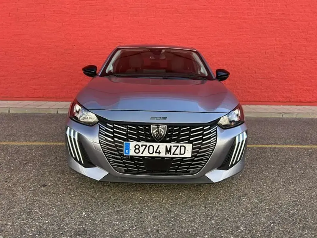 Usado Peugeot 208 Allure 110 CV (80 kW) 2025 Gris Utilitario