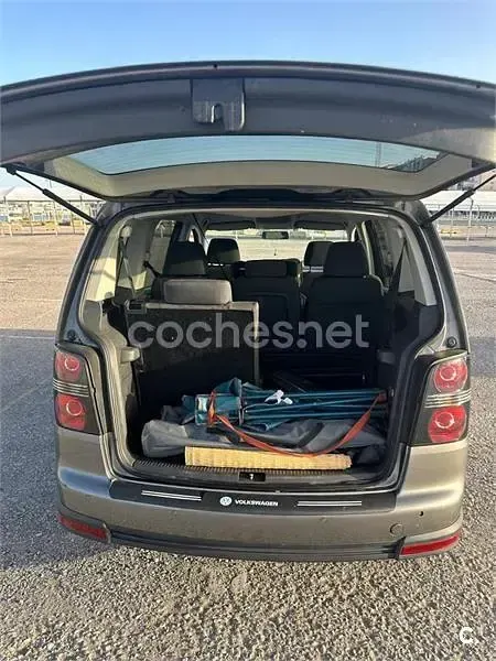 Usado VW Touran Sport 140 CV (102 kW) 2008 Gris / plata Monovolumen