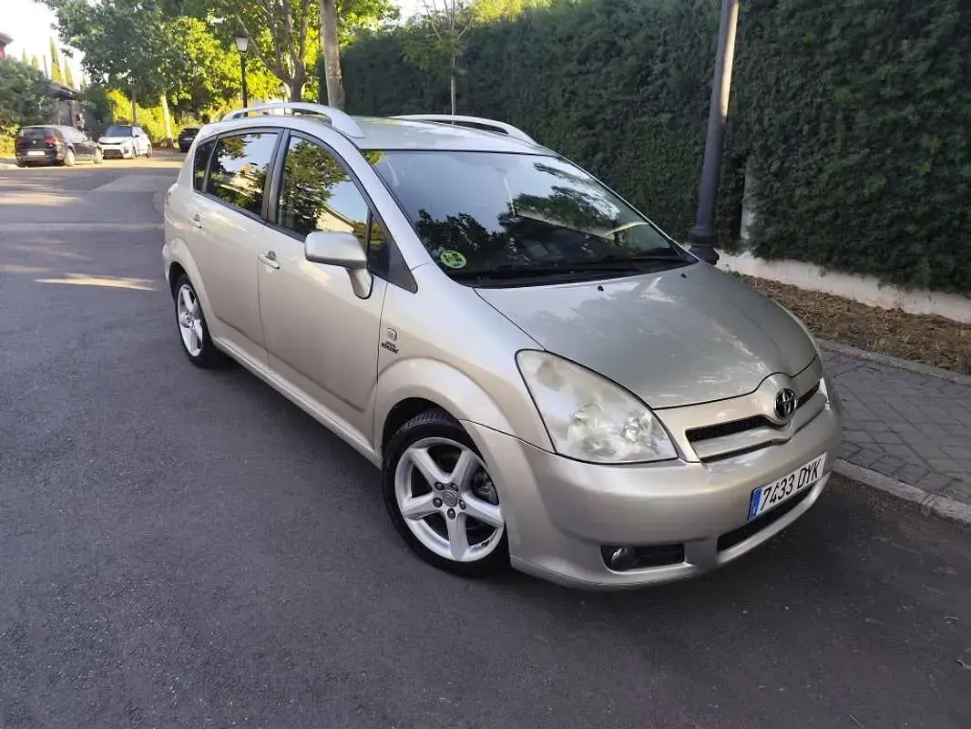 Usado Toyota Corolla Verso Sport 177 CV (130 kW) 2006 Gris Monovolumen