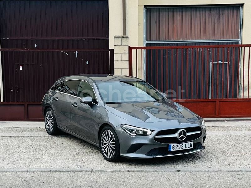 Usado Mercedes CLA200 Shooting Brake 150 CV (110 kW) 2020 Gris / plata Familiar