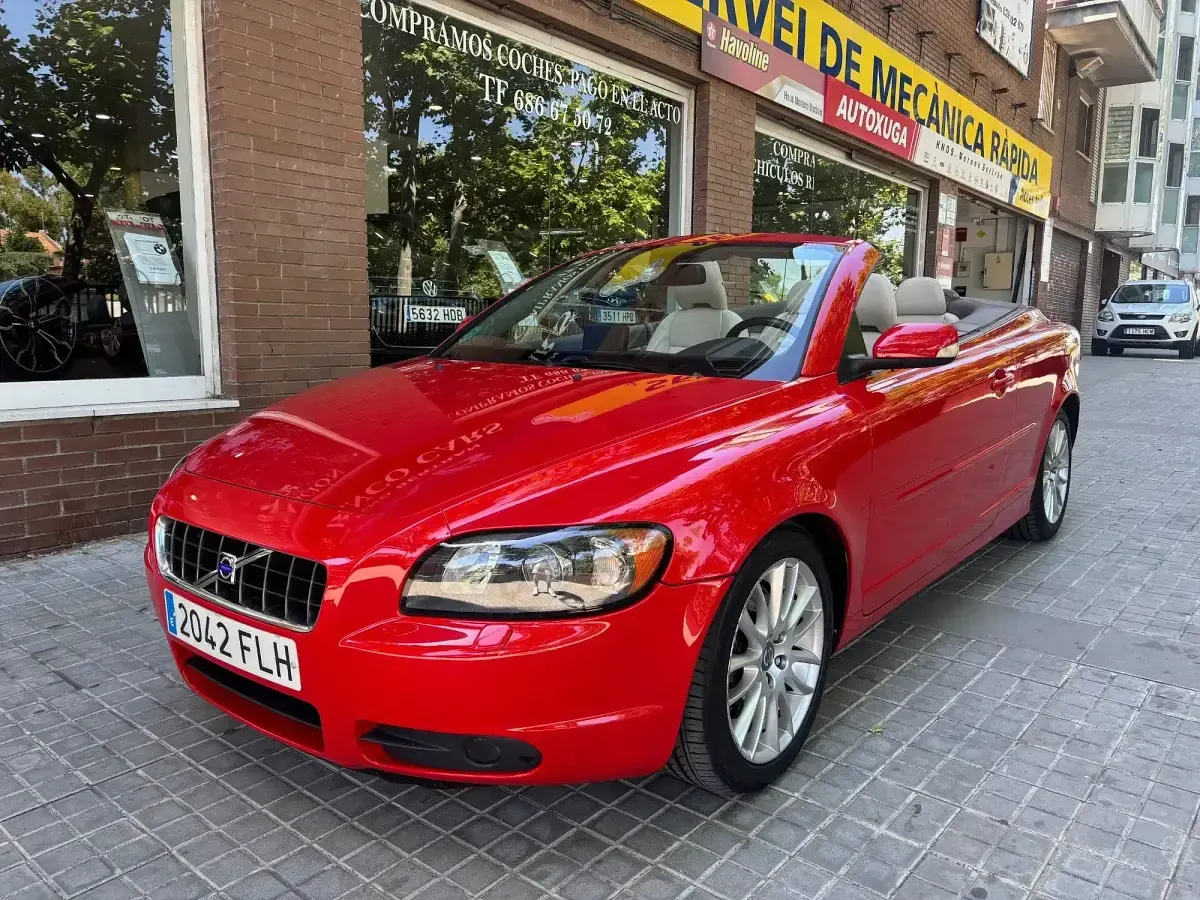 Usado Volvo C70 Momentum 170 CV (125 kW) 2007 Rojo Descapotable