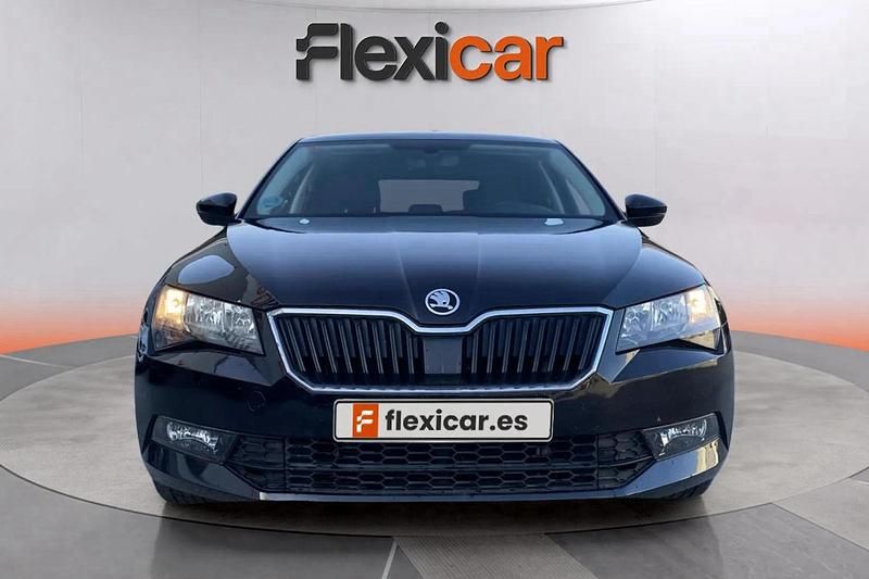 Usado Skoda Superb Active 150 CV (110 kW) 2018 Negro Familiar