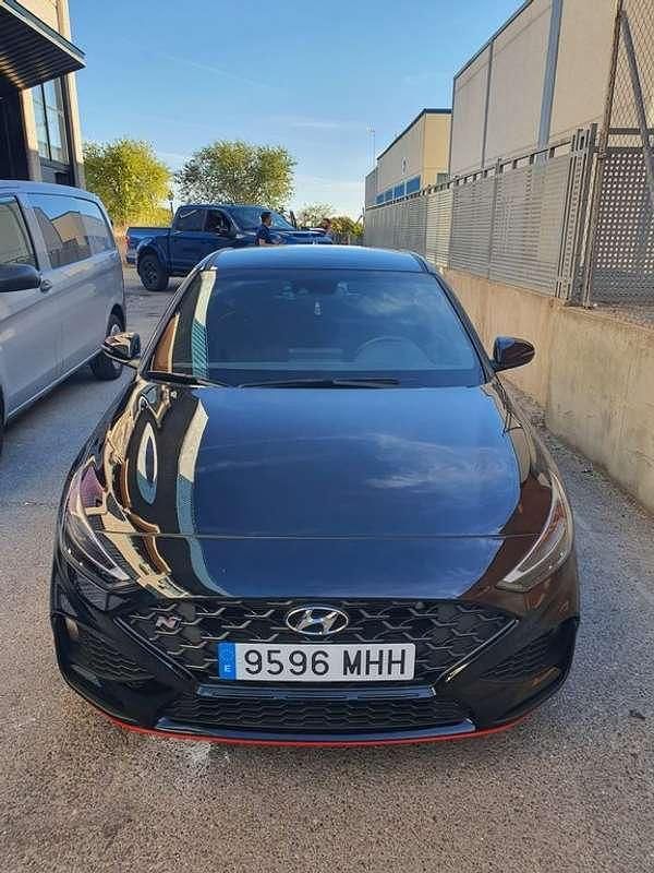 Negro Usado 2023 Hyundai i30 Utilitario | 28.990 € (Precio justo) - Imagen 1/4