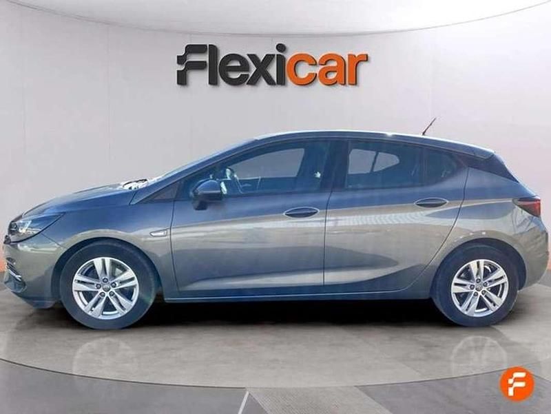 Usado Opel Astra 110 CV (80 kW) 2020 Gris Berlina