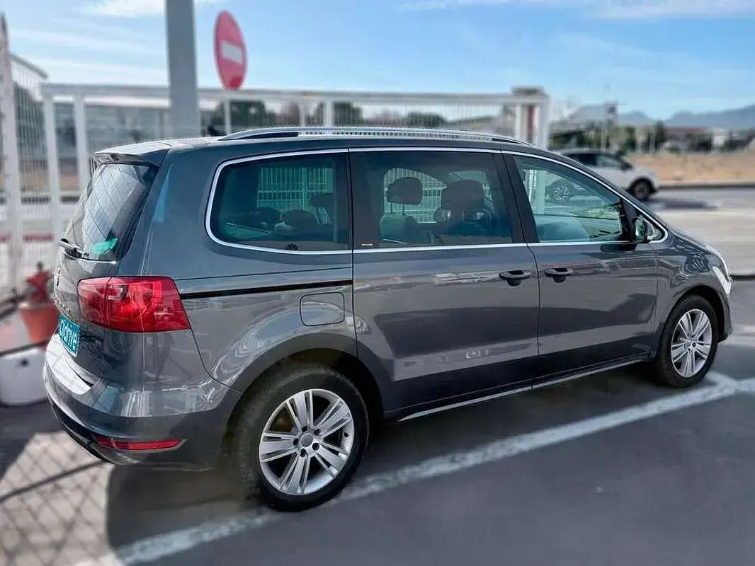 Usado Seat Alhambra Style 177 CV (130 kW) 2014 Gris Monovolumen