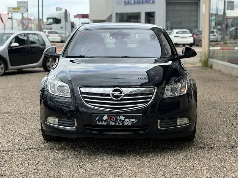Usado Opel Insignia Cosmo 160 CV (117 kW) 2011 Negro Berlina