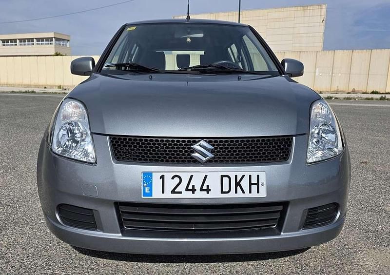 Begagnad Suzuki Swift GL 92 HK (67 kW) 2005 Grå Halvkombi
