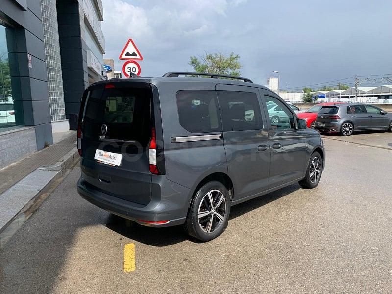 Usado VW Caddy 102 CV (75 kW) 2021 Gris / plata Monovolumen