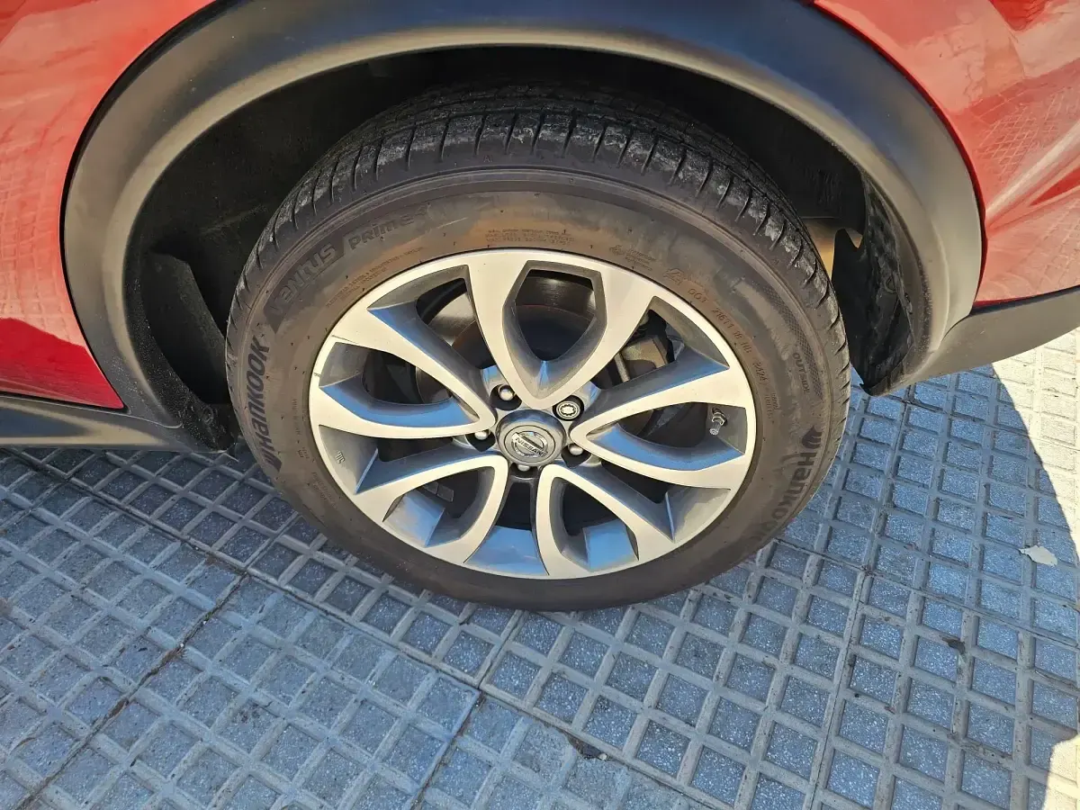 Usado Nissan Juke Tekna 115 CV (84 kW) 2014 Rojo SUV