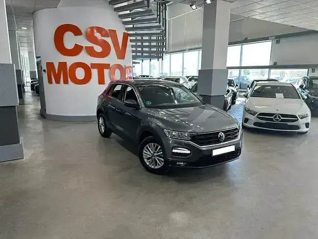 Usado VW T-Roc Edition 116 CV (85 kW) 2021 Gris SUV