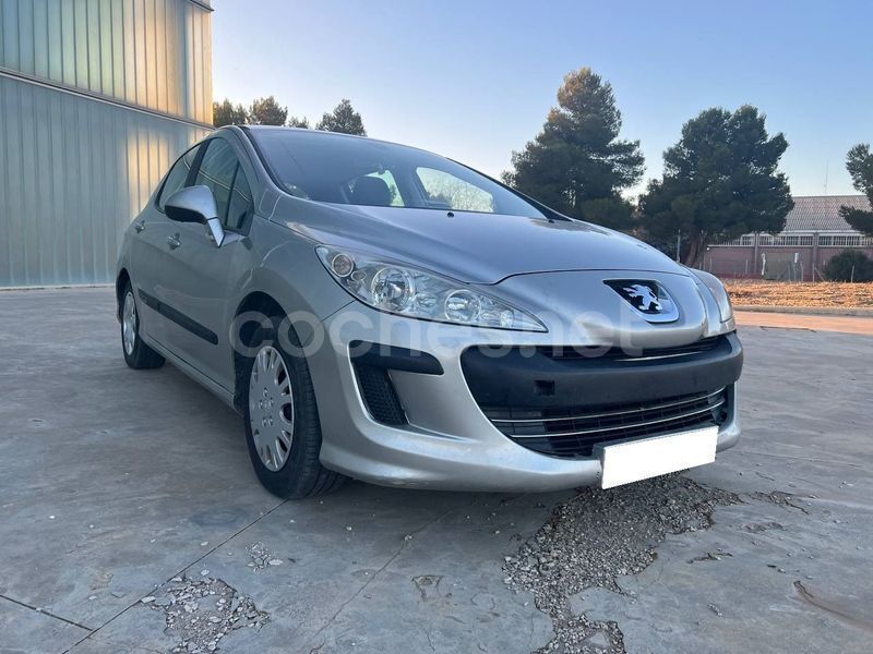 Beige Usado 2008 Peugeot 308 Berlina | 5900 € (Un poco caro) - Imagen 1/4