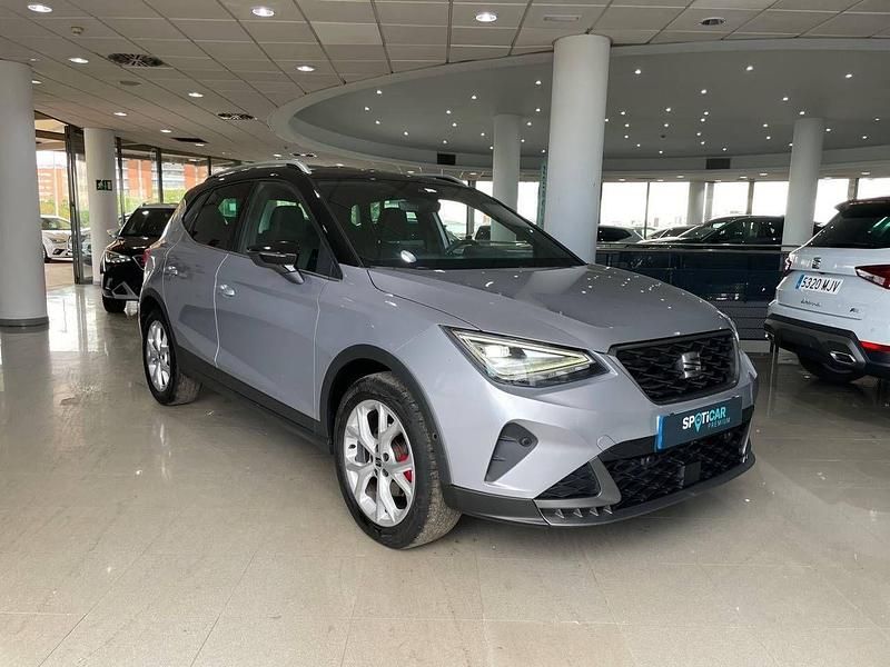Usado Seat Arona FR 150 CV (110 kW) 2023 Gris SUV